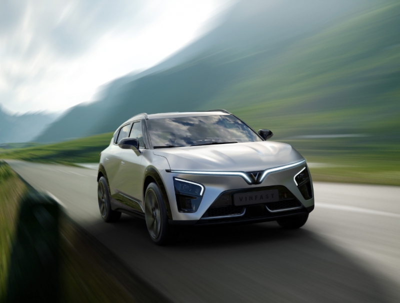 VinFast VF 7 Eco SUV điện hạng C giá lăn bánh dưới 700 triệu